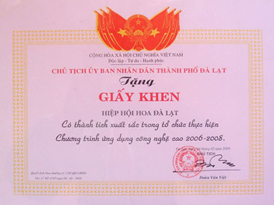 Bằng khen CT CP CNSH Rừng Hoa Đà Lạt có thành tích xuất sắc trong 